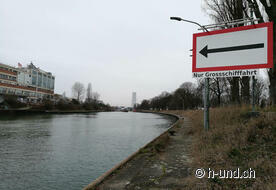 Direttamente sul canale lungo la strada