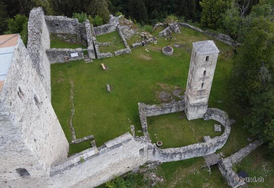 Ruine Kropfenstein mit Lag da Pigniu - Panixersee